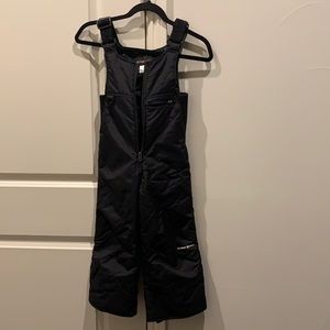 Little girls/kids ski/snow overalls size 5 great condition like new color black